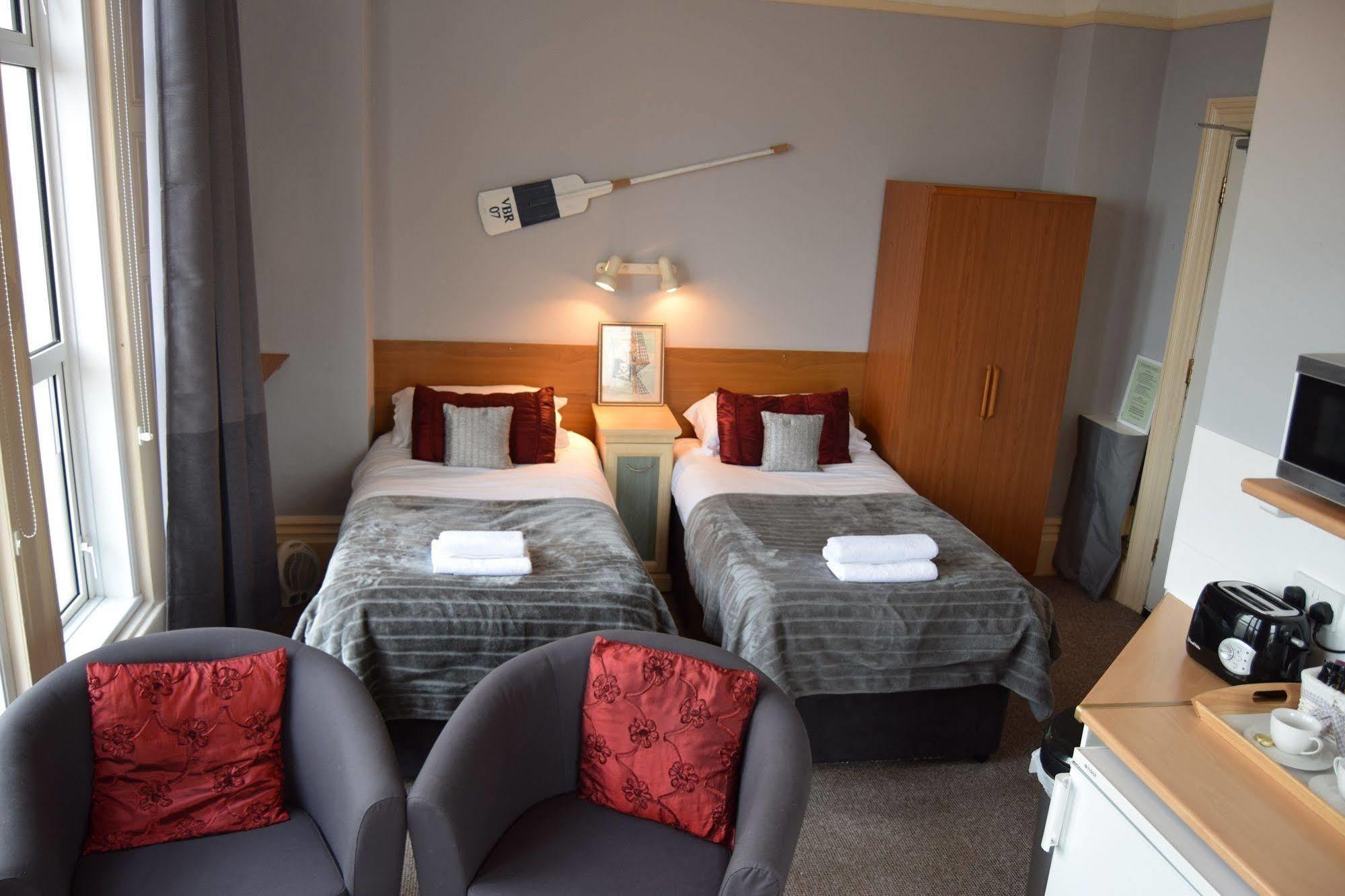 The Blenheim Bed & Breakfast Dawlish Bagian luar foto
